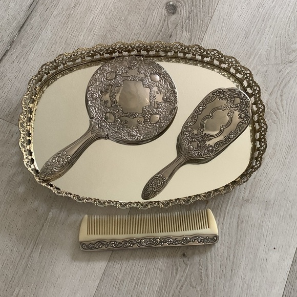 Set of 3 Vintage‎ Silver Vanity Set with Mirror, Brush, and Comb Victoria rare - Picture 6 of 8